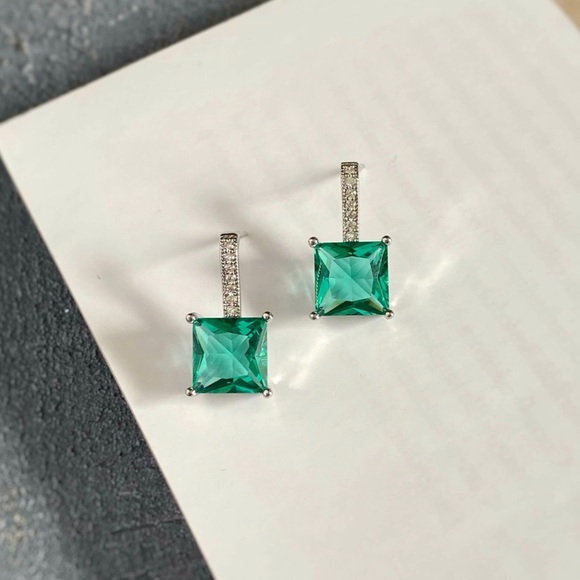 SugarCatJewelry Jewelry - Stud Earrings 925 Silver 1.7 Cm Long  Zircon and Square Mounted Green Sapphire